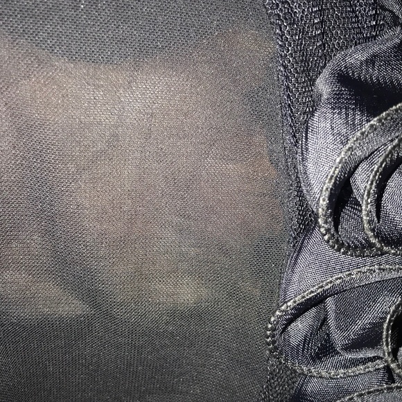 Ruffled top!!! - Picture 4 of 5